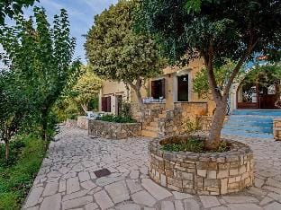 Group Accomodation, Heliopetra Studios And Houses Hotel in Crete