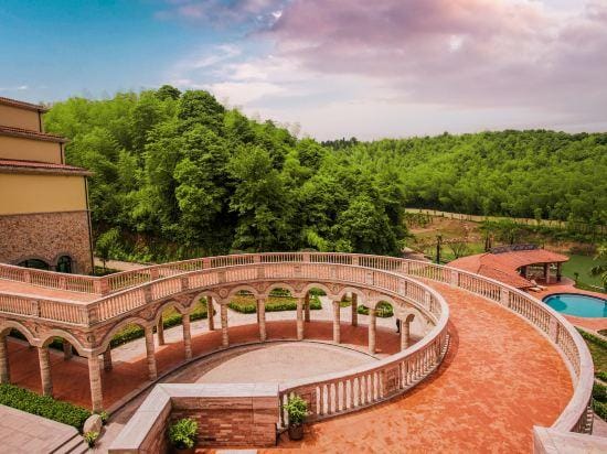 CONTI TOSCANA CASTLE RESORT & SPA Hotel in Zhejiang
