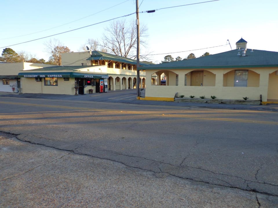 Economy Inn Express Warren Motel in Arkansas