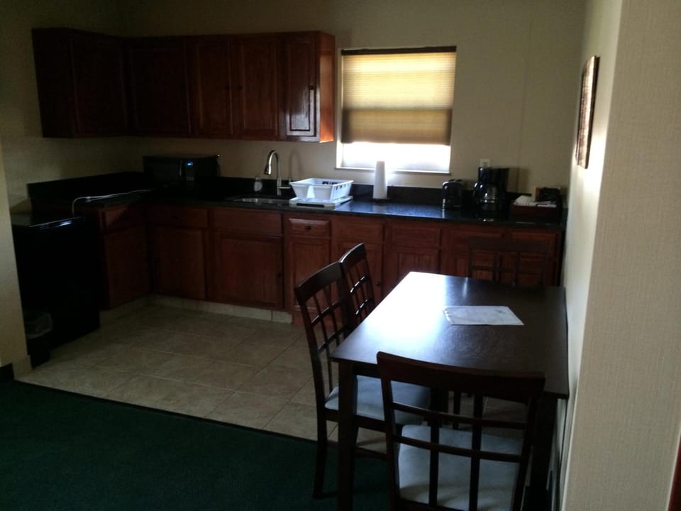 Pacer Inn & Suites Motel Inn in Ohio