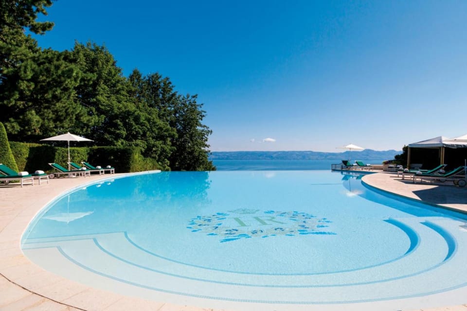 Hotel Royal - Evian Resort Hotel in Évian-les-Bains