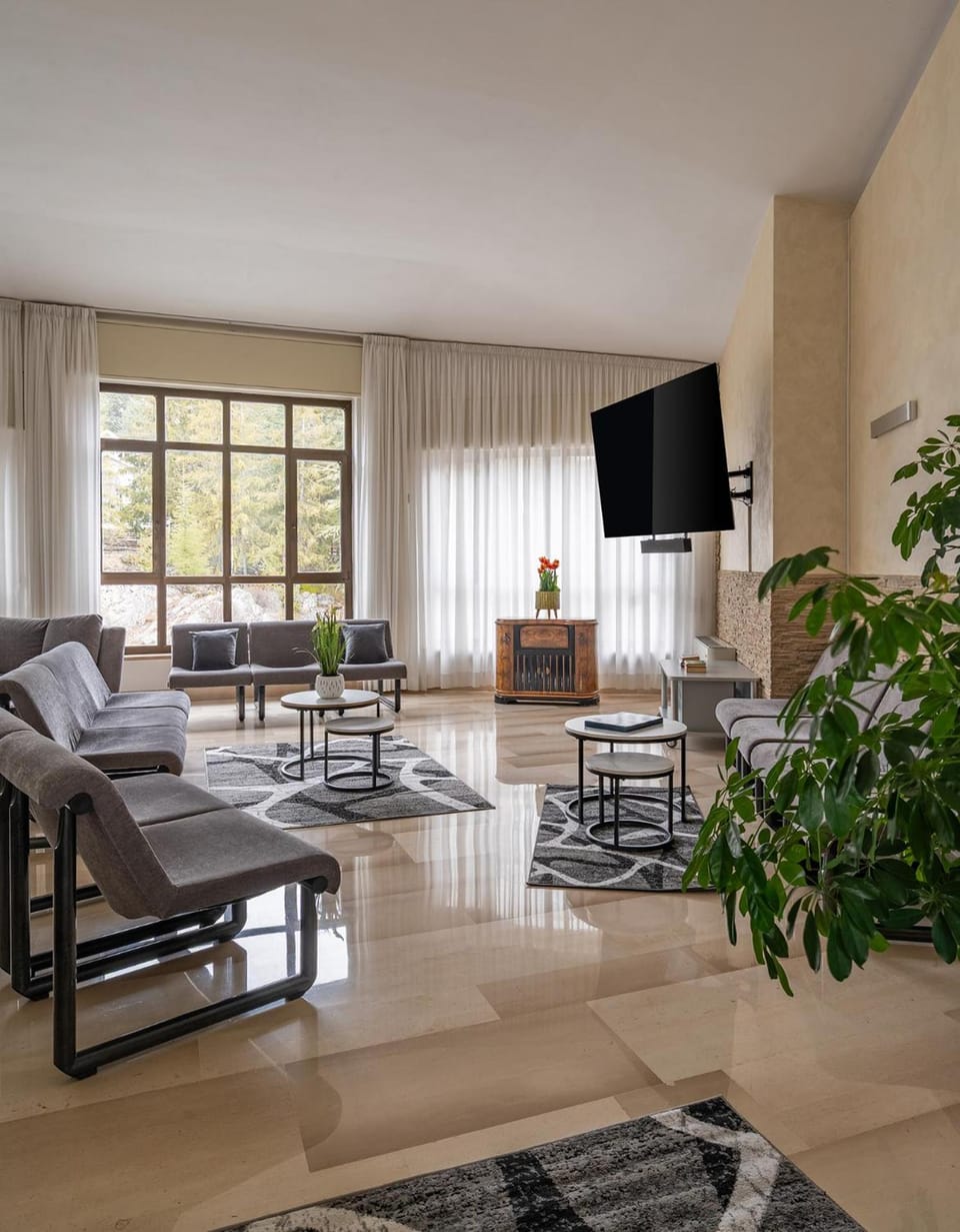 Shared lounge/TV area