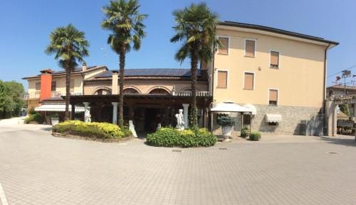 Hotel Pizzeria Ristorante "Al Leone" Hotel in Veneto
