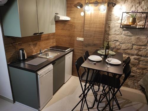 Carol Rooms Hotel in Trogir
