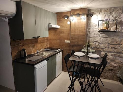 Carol Rooms Hotel in Trogir