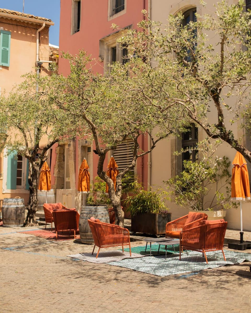 Le Victoria Boutique Hotel - Charme au coeur du village historique - Accueil Velo - Seminaire - Bar  Hotel in Provence-Alpes-Côte d'Azur