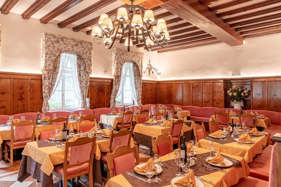 Hotel Dolomiti Schloss Hotel in Canazei