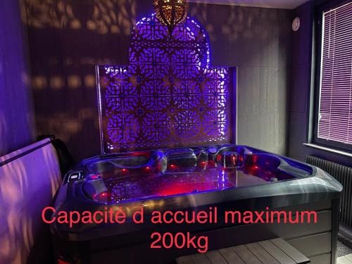 loveroom21 Hotel in Valenciennes