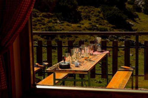 Gjaid-Alm 1739m am Dachstein-Only Accessible by Cable Car Hotel in Hallstatt