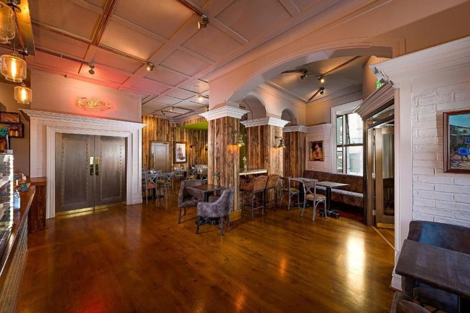 Queens Hotel Hotel in Ennis