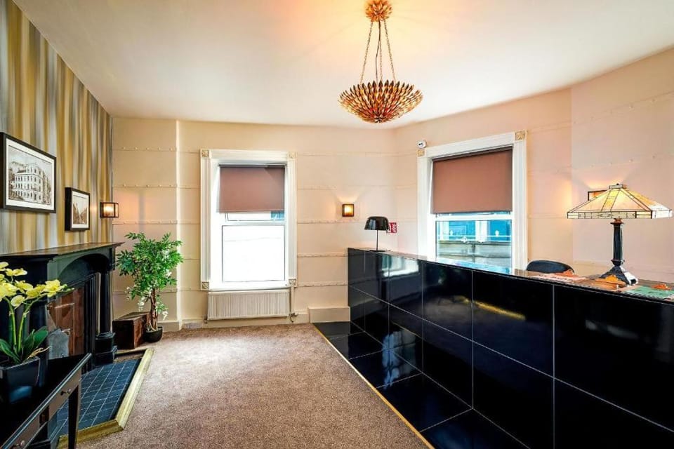 Queens Hotel Hotel in Ennis