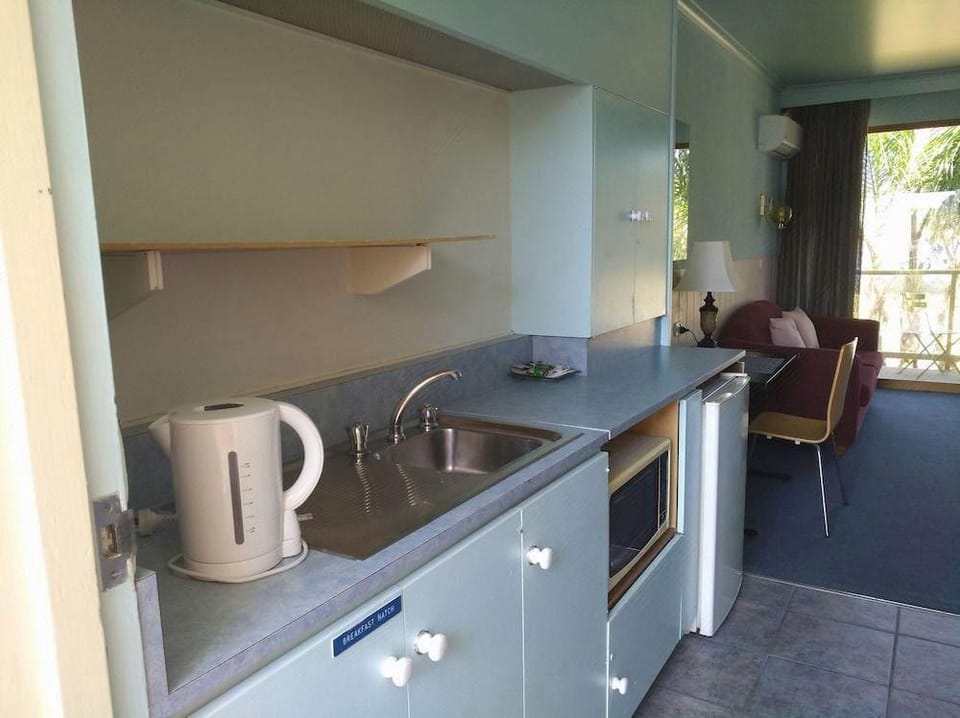 Abel Tasman Motor Lodge & Apartments Apartment hotel in Lakes Entrance