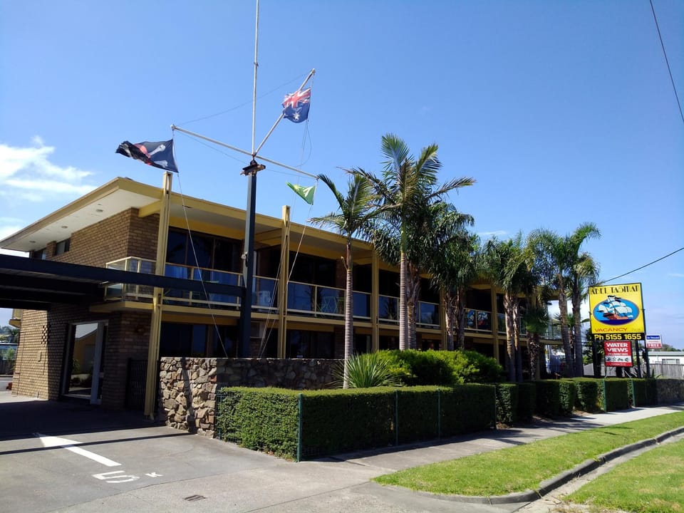 Abel Tasman Motor Lodge & Apartments Apartment hotel in Lakes Entrance