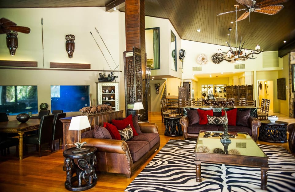 Shared lounge/TV area