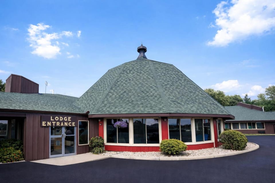 Round Barn Lodge Hotel in Wisconsin