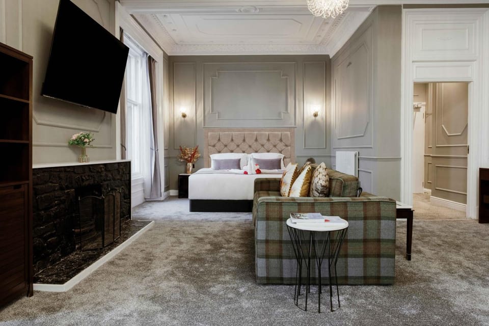 Shared lounge/TV area