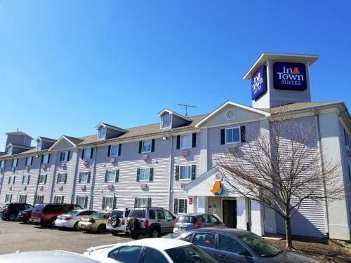 InTown Suites Extended Stay Indianapolis IN -College Park Michigan Road Hotel in Pike Township