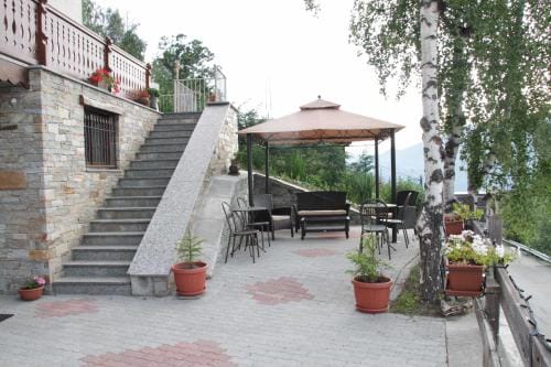 Chambres D'Hotes Les Fleurs Hotel in Aosta Valley, Italy