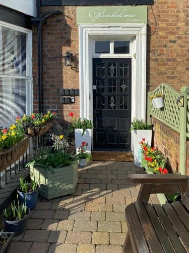 Glenholme Guest House - Room Only Hotel in Scarborough