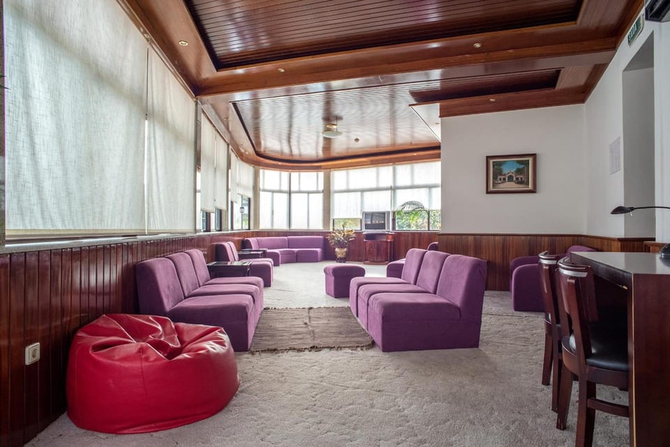 Shared lounge/TV area