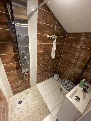 Studio privee Vesoul -Wifi,TV,Clim,Parking gratuit Hotel in Switzerland