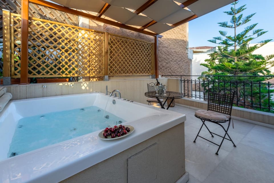 IPELHOME - Plaka Boutique Apartments Hotel in Plaka