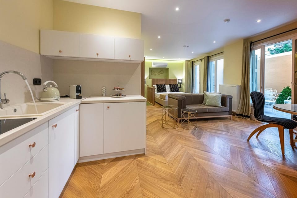 IPELHOME - Plaka Boutique Apartments Hotel in Plaka