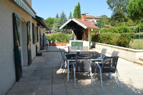 chambre AU DOUX REFUGE Hotel in Auvergne-Rhône-Alpes