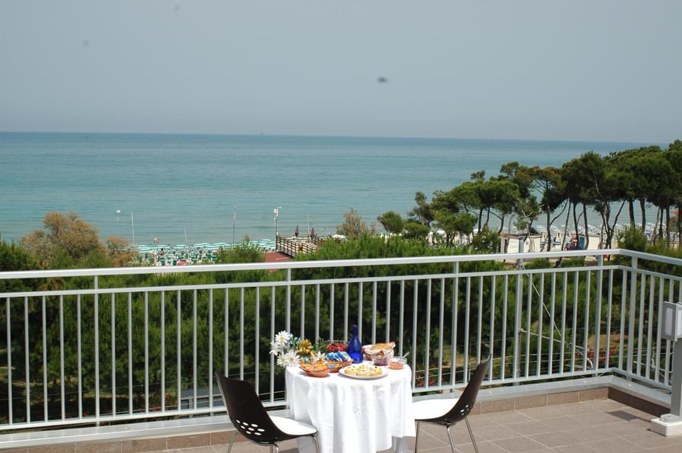 Hotel Miramare Hotel in Pineto