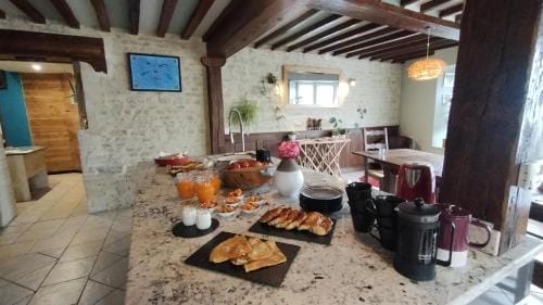 Heritage stone house BnB with Gourmet Breakfast - Chambres d'hotes de charme entre Bayeux et les pla Hotel in Normandy