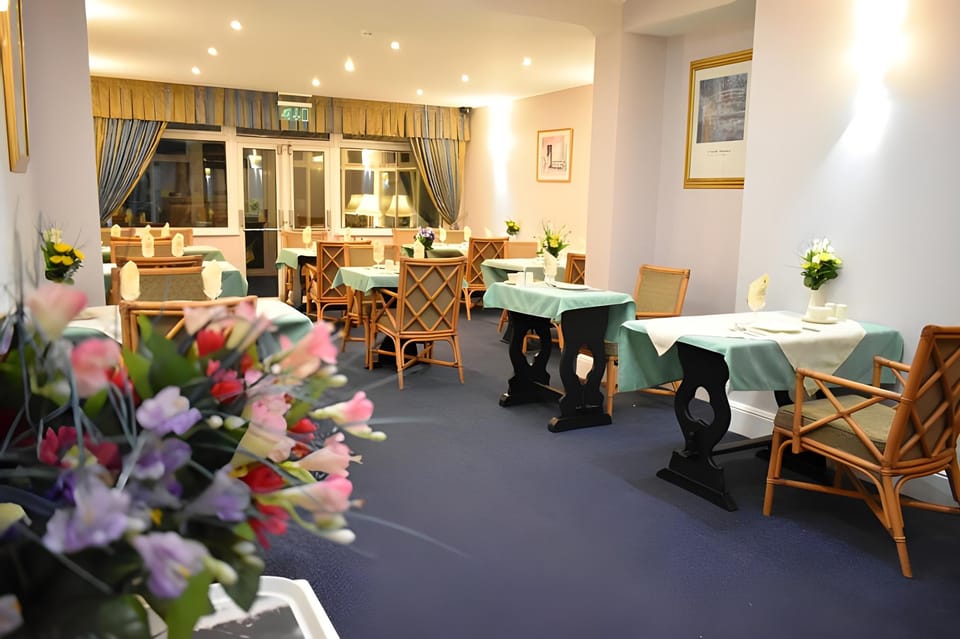 Royal Square Hotel - NEC and Birmingham Airport Hotel in Marston Green