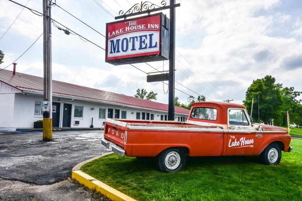 The Lake House Inn Motel in Lake of the Ozarks