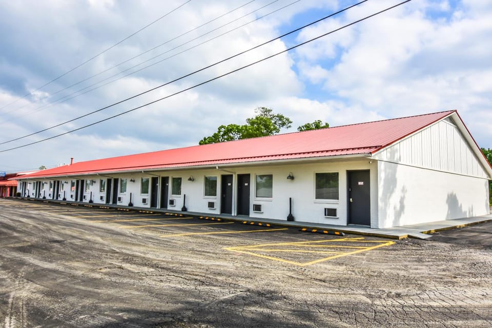 The Lake House Inn Motel in Lake of the Ozarks