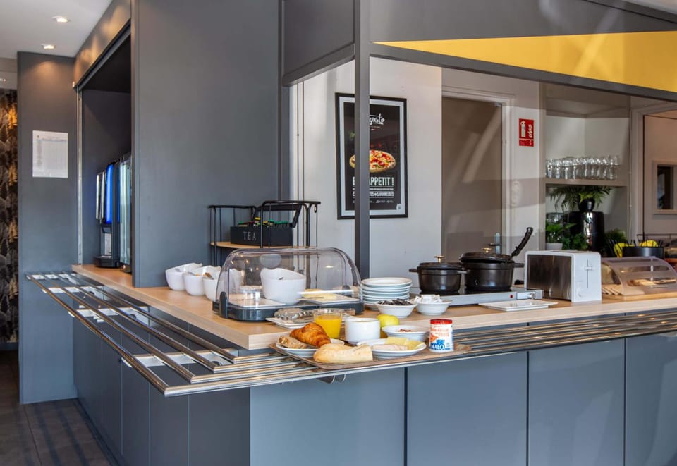 B&B HOTEL CHARTRES Oceane Hotel in Chartres