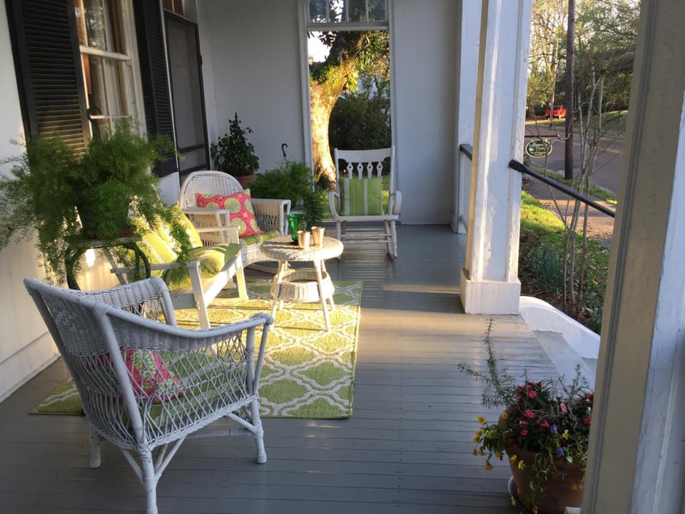 Magnolia Cottage Bed and Breakfast Hotel in Natchez