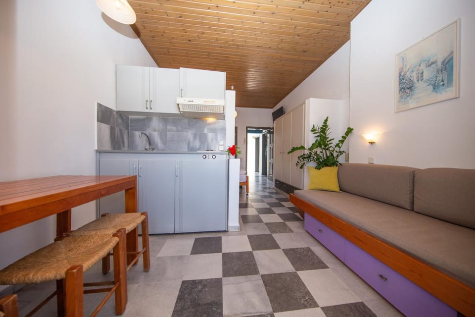 Manias Hotel Apartments Apartment hotel in Agia Marina
