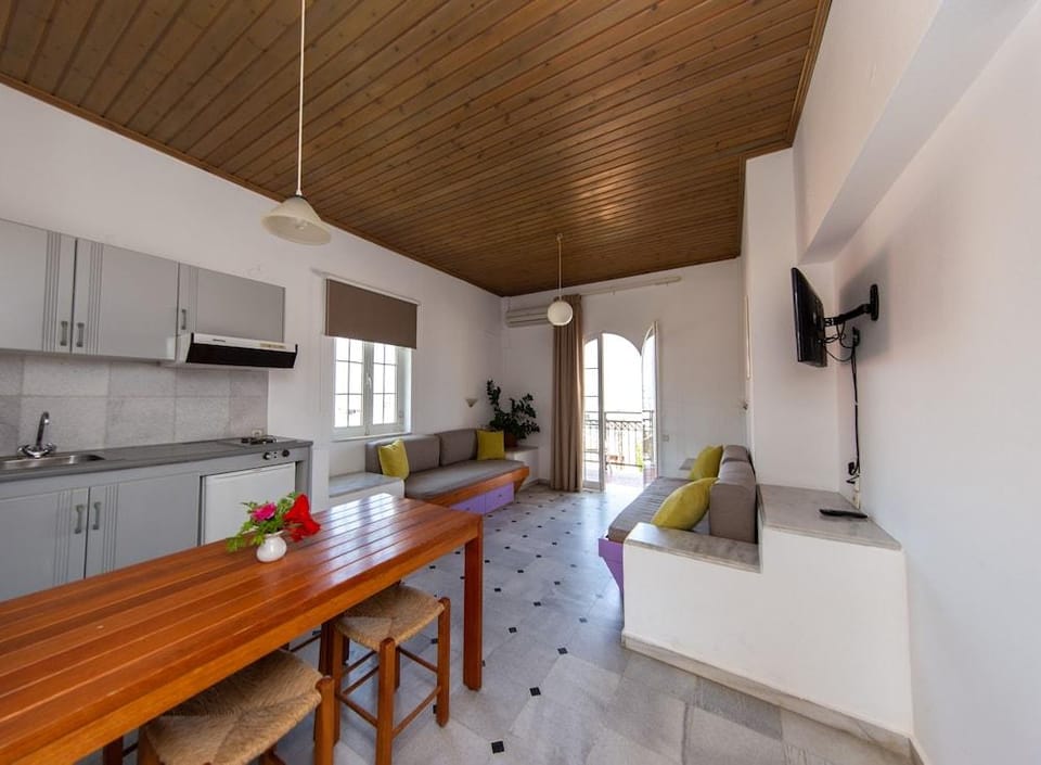 Manias Hotel Apartments Apartment hotel in Agia Marina