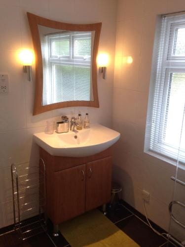 Clay Farm Guest House Hotel in Bromley