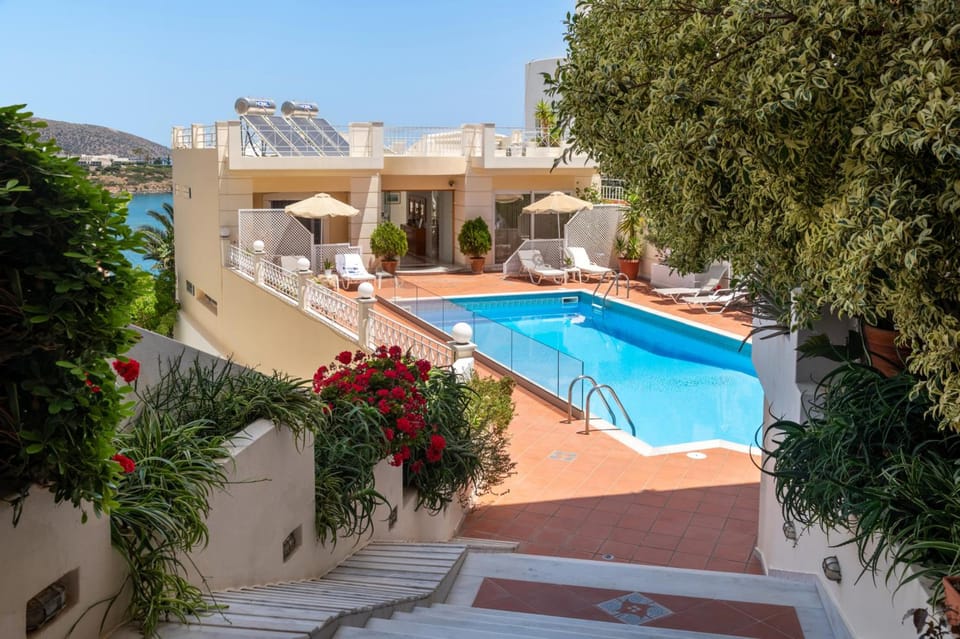 Bellevue Suites Hotel in Akti Koundourou