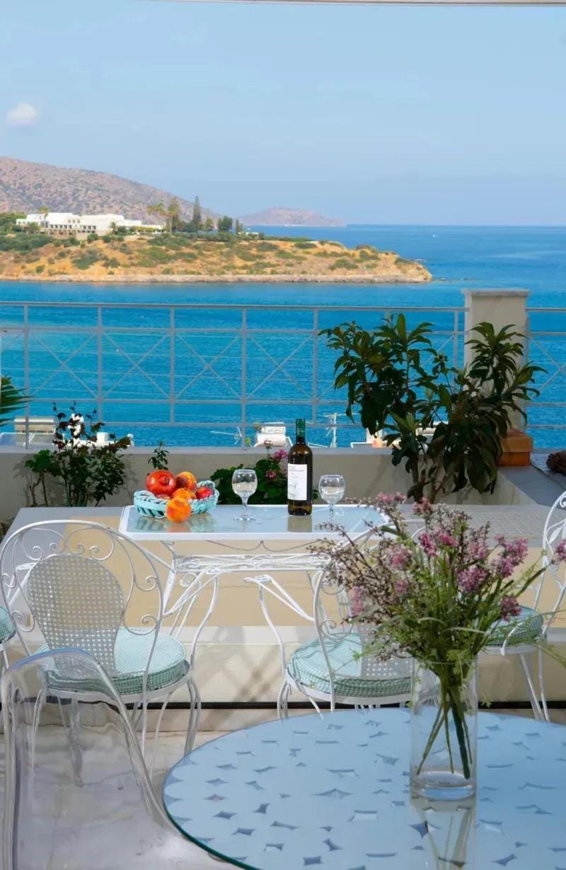 Bellevue Suites Hotel in Akti Koundourou