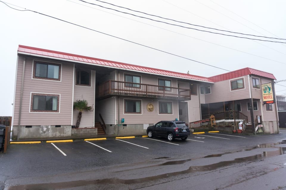 Tradewinds Motel Motel in Rockaway Beach