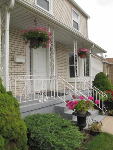 Anna's Bed & Breakfast Hotel in Niagara Falls