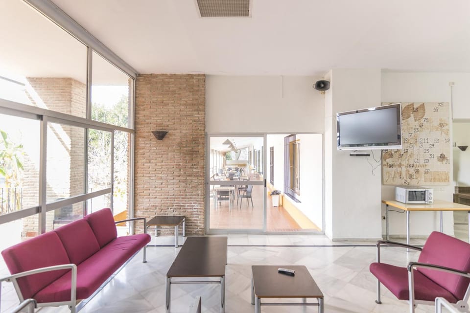 Shared lounge/TV area