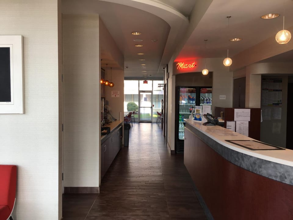 Ramada by Wyndham Rockville Centre Hotel in Baldwin