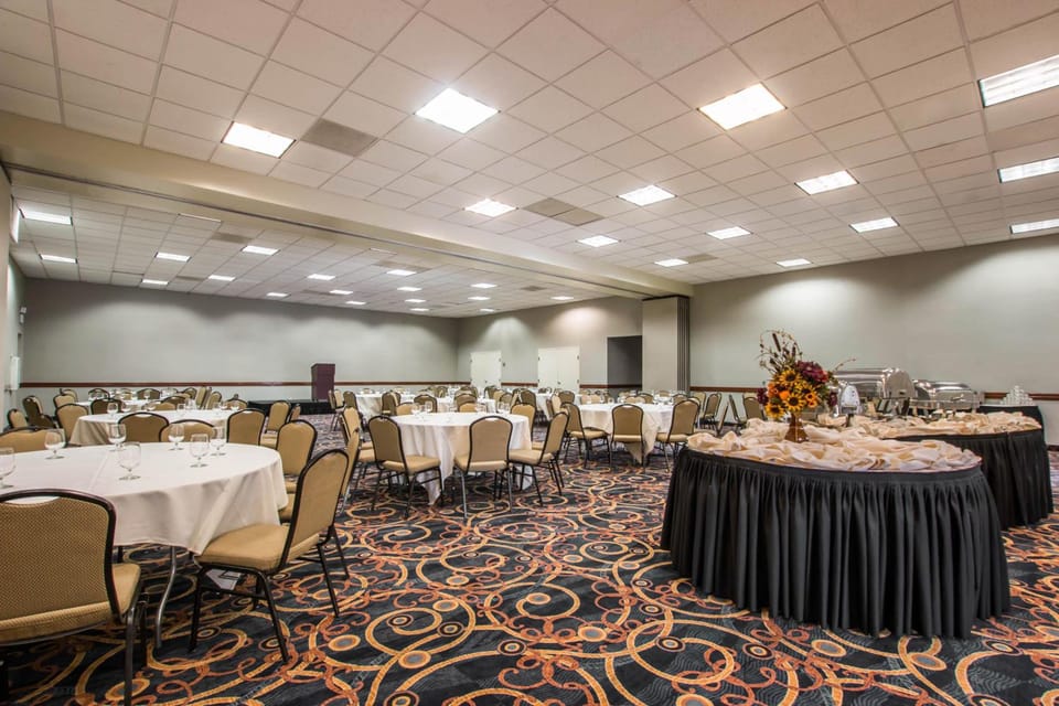 Ramada by Wyndham San Diego National City Hotel in National City