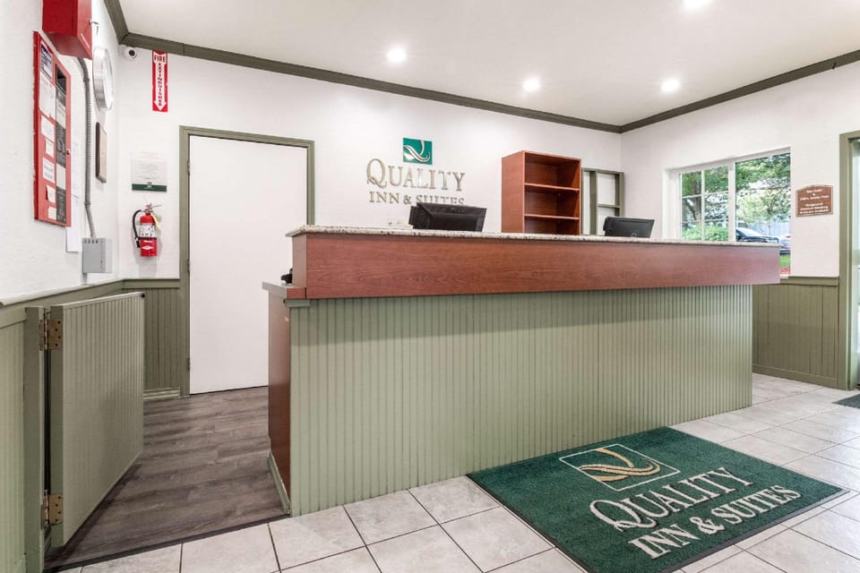 Quality Inn & Suites Bainbridge Island Hotel in Bainbridge Island
