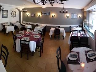 Logis Hotel Les Chardons Bleus RESTAURANT LE BISTROT DE LA MER Hotel in Finistere