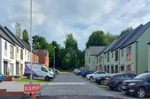 3 Guest Rooms in a 3bed house with kitchen, ENSUITE options also available Hotel in Telford