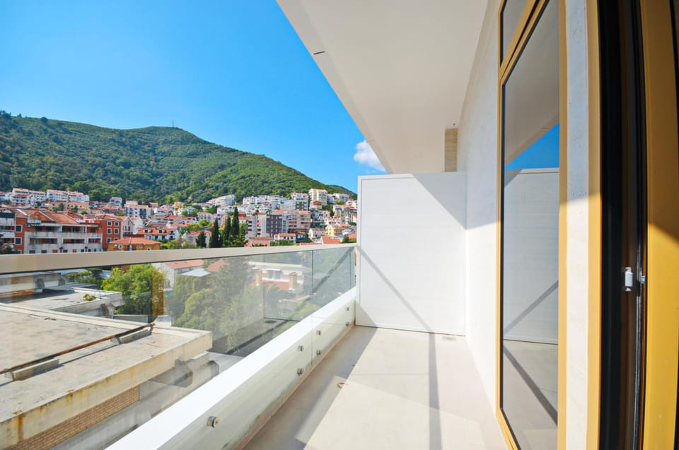 Orange Lux Apartments Hotel in Budva