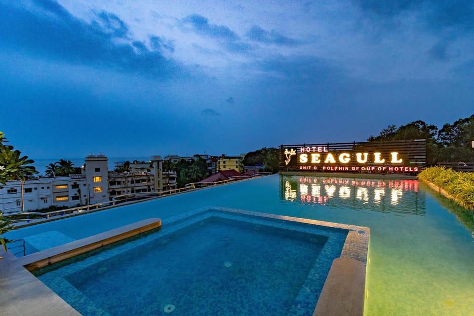 Swimming pool [outdoor]